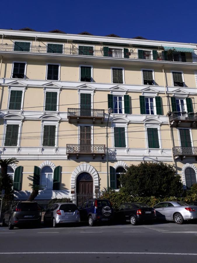 Apartment Sea Breeze Sanremo